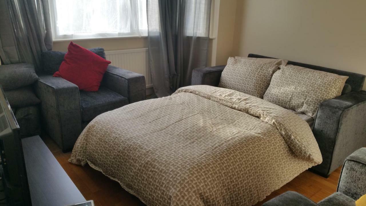 Elegant And Spacious 2 Bedroom Barnet Exterior photo